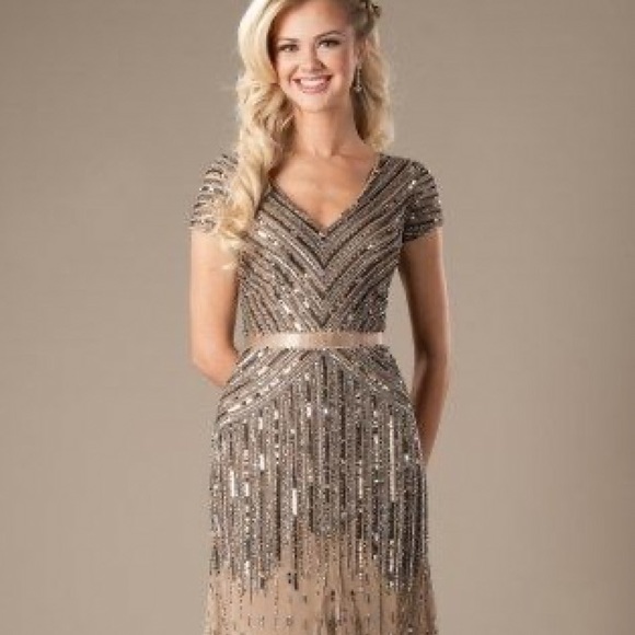 Adrianna-Papell beaded short sleeves V-Neck long evening Gown - Picture 15 of 16